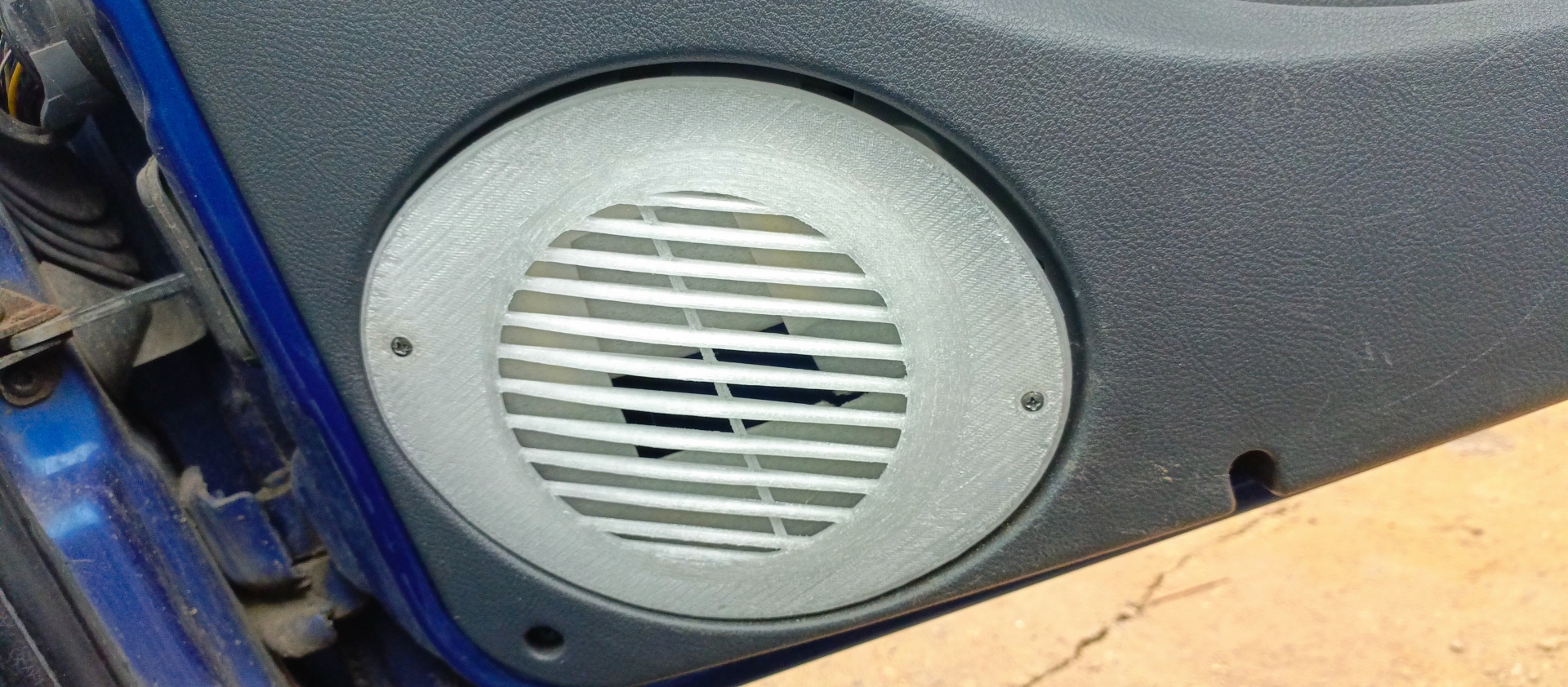 photo2 analogue of the speaker cover fiat albea 735282335