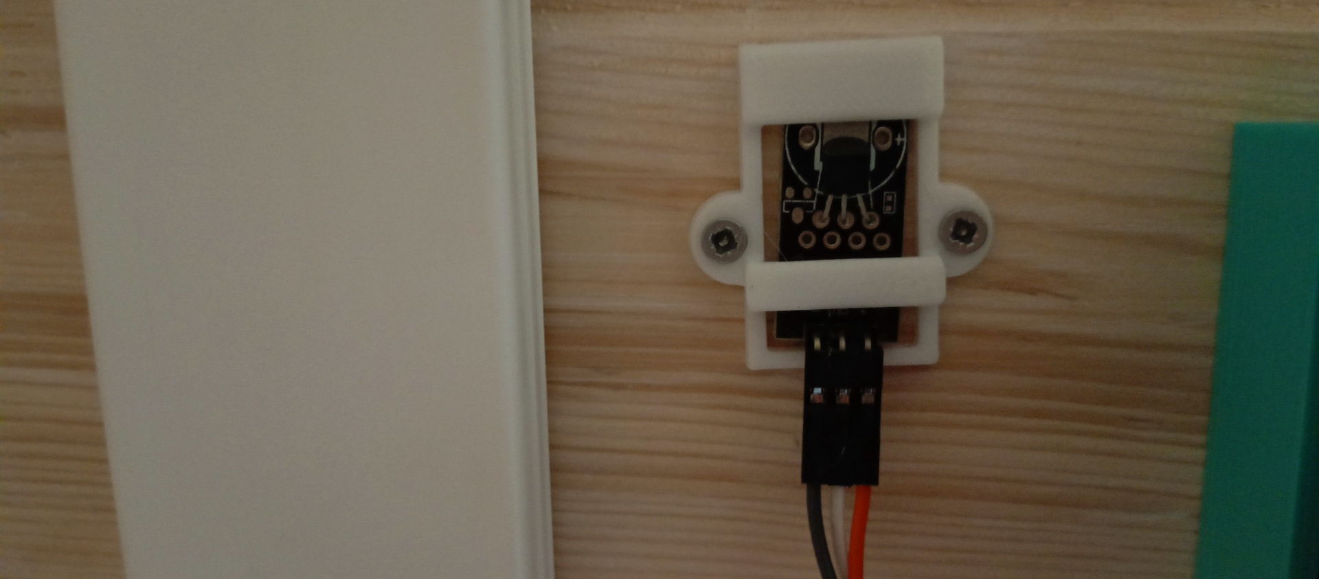 photo 2 holder for temperature sensor module DS18B20