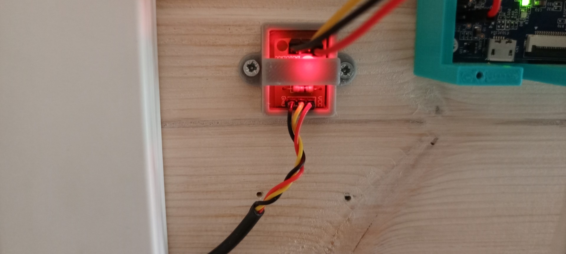 photo 2 housing adapter for sensor ds18b20