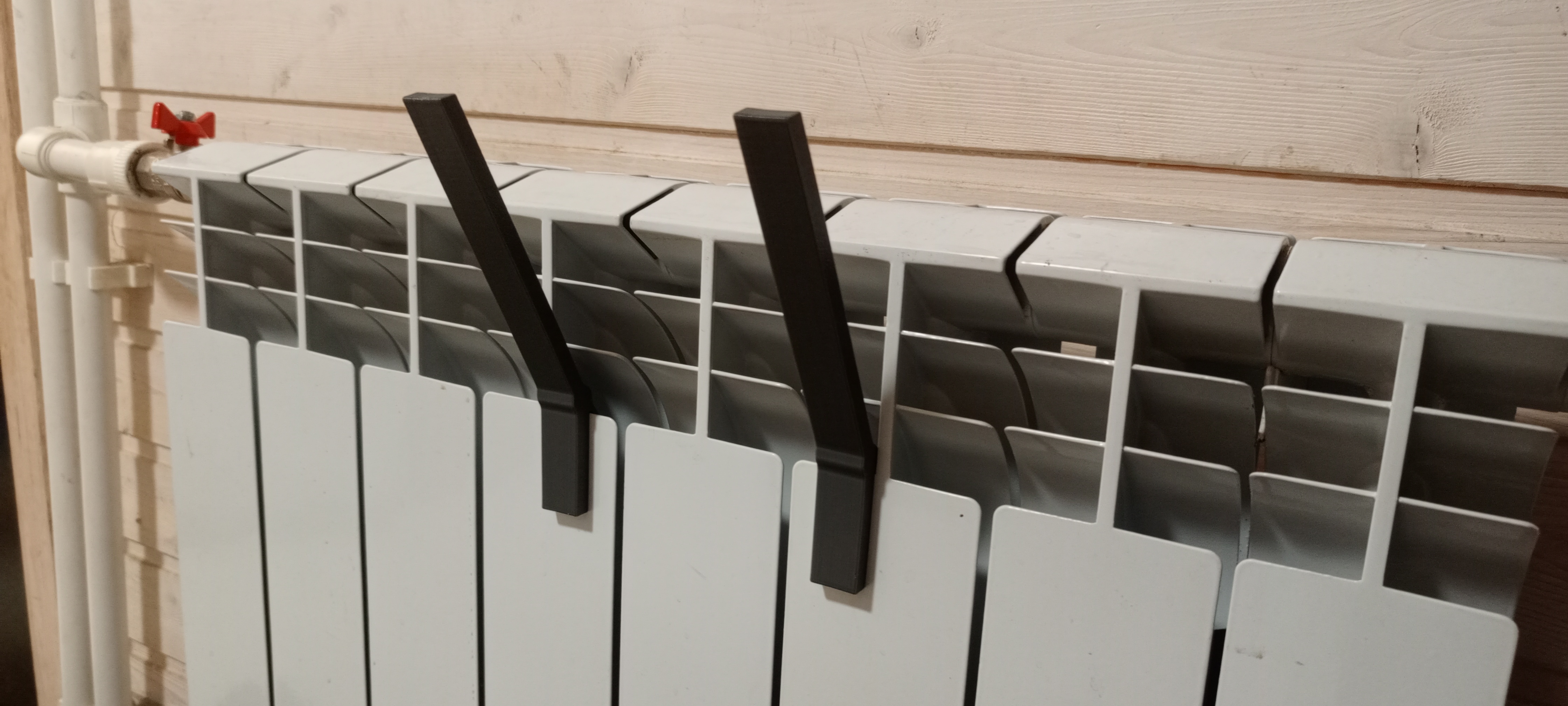 photo 2 shoe dryer for a radiator