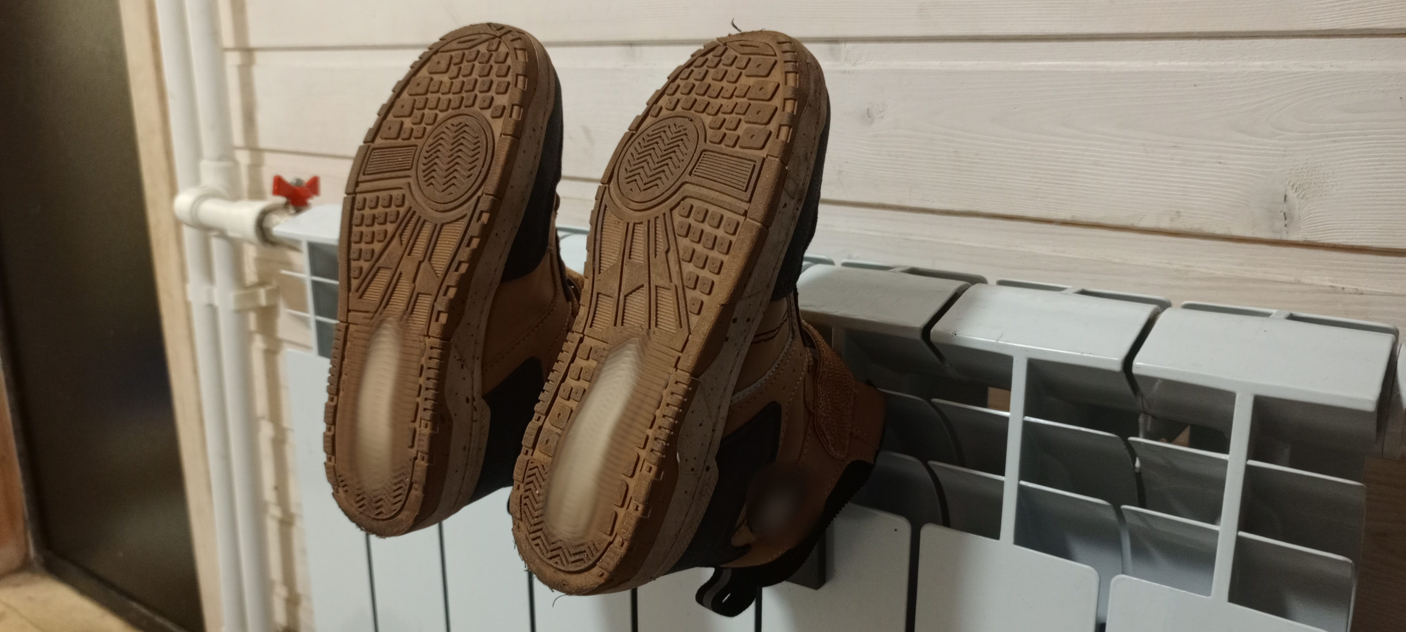 photo 3 shoe dryer for a radiator