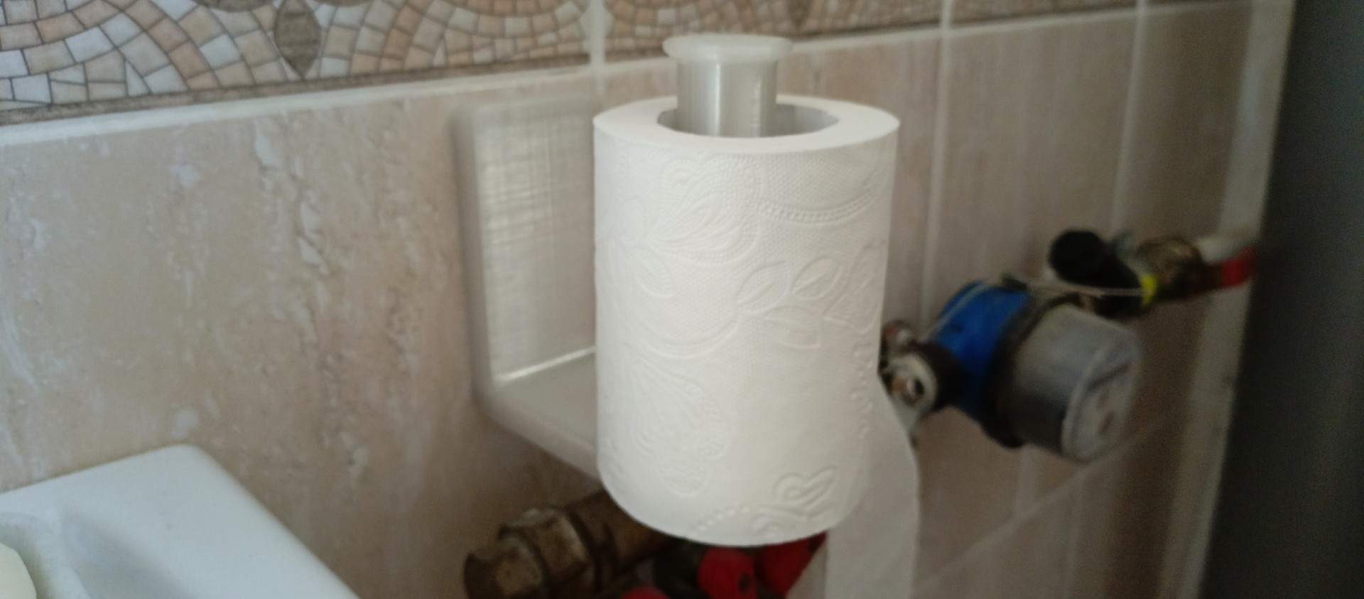 photo 1 toilet paper holder